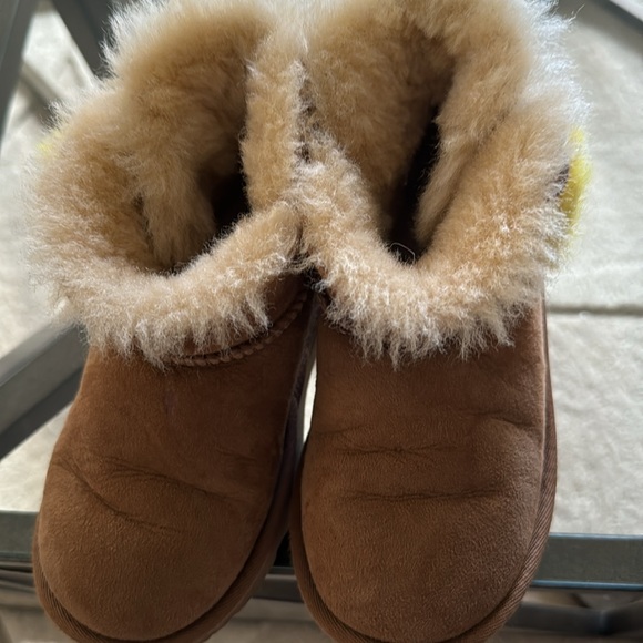 Uggs children boot worn a few times - Picture 3 of 5